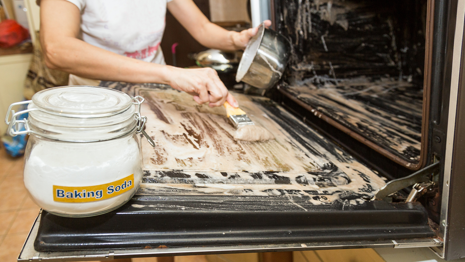 Backofen reinigen 5 Hausmittel gegen hartnäckigen Schmutz