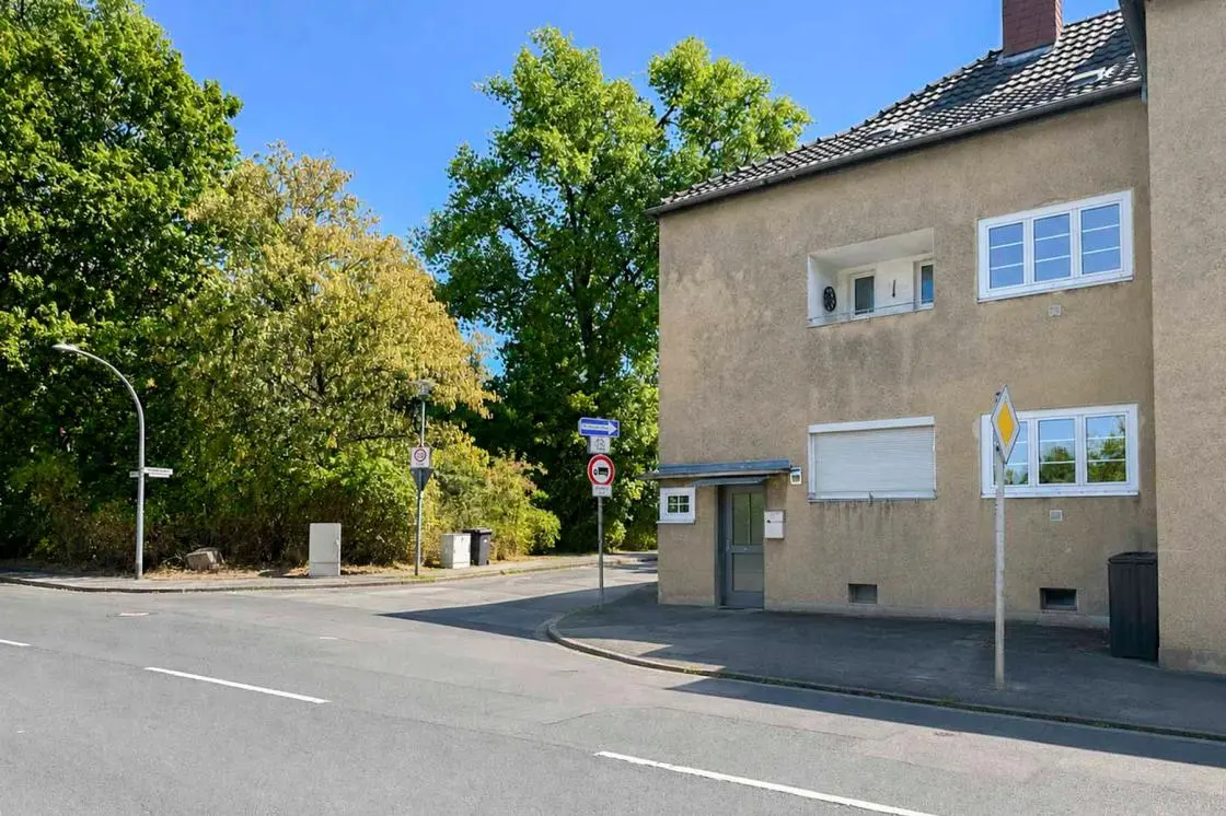 Straßen-Ansicht