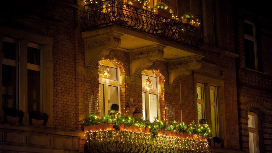 Weihnachtsdeko an Haus & Balkon: Was ist erlaubt – und was nicht?
