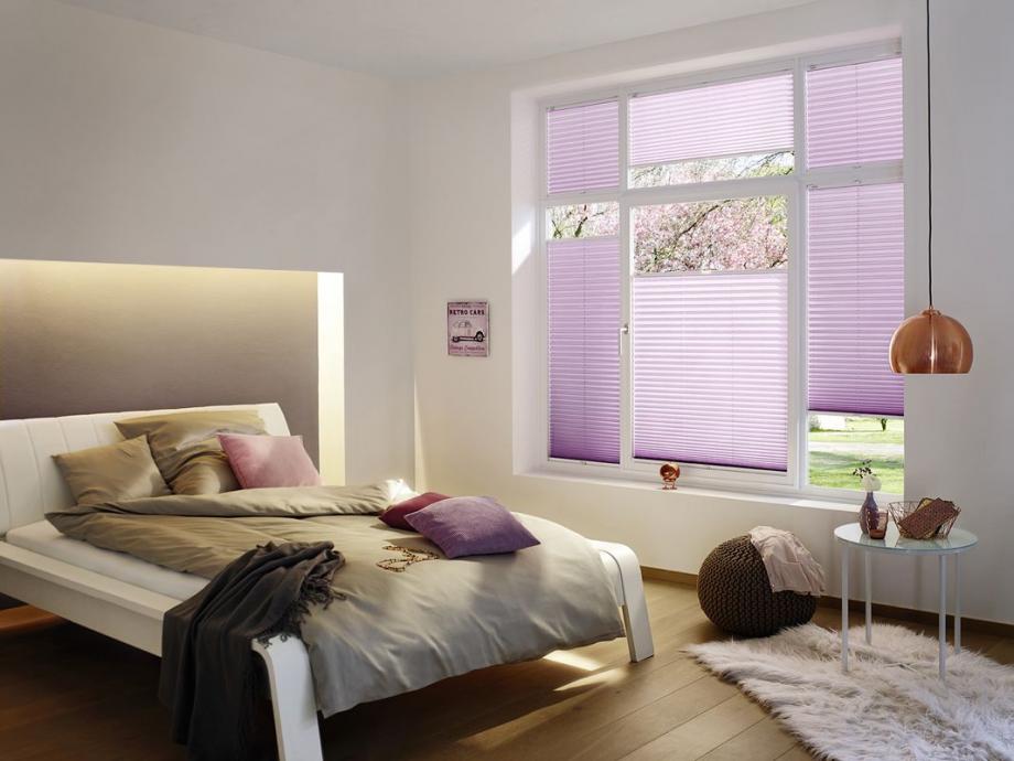 Sonnenschutz fürs Schlafzimmer: Jalousie, Plissee oder Rollo?
