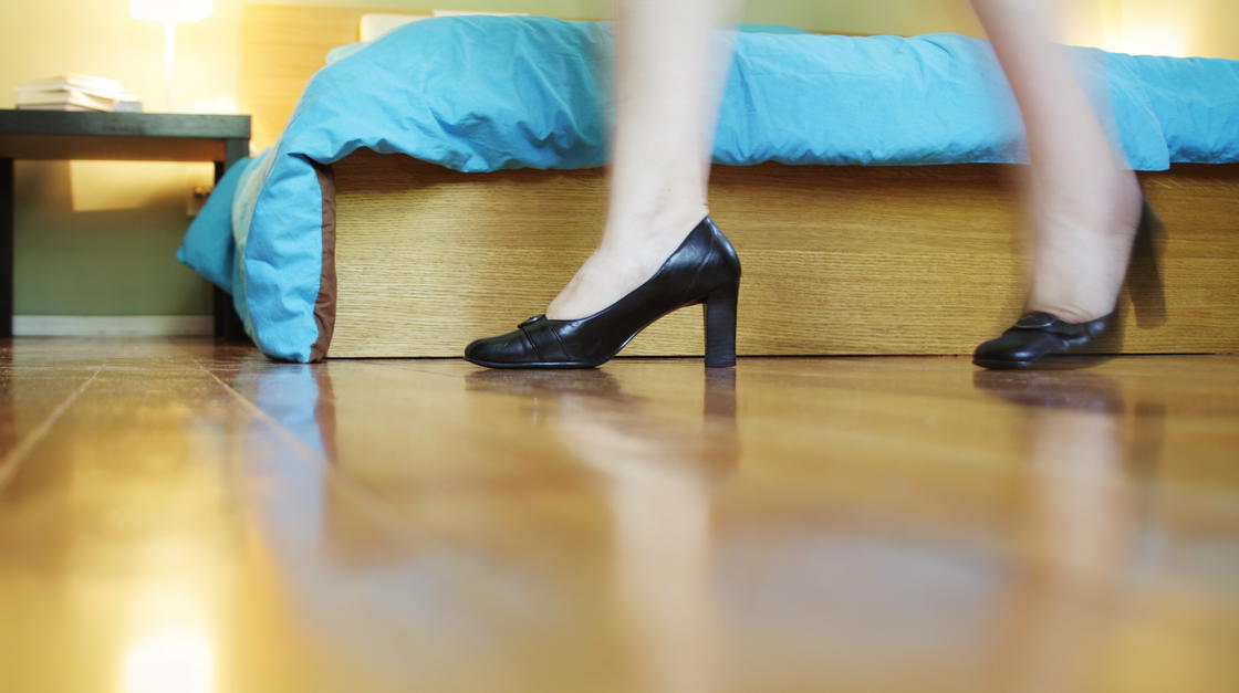 Trittschall durch Laufen in Stöckelschuhen