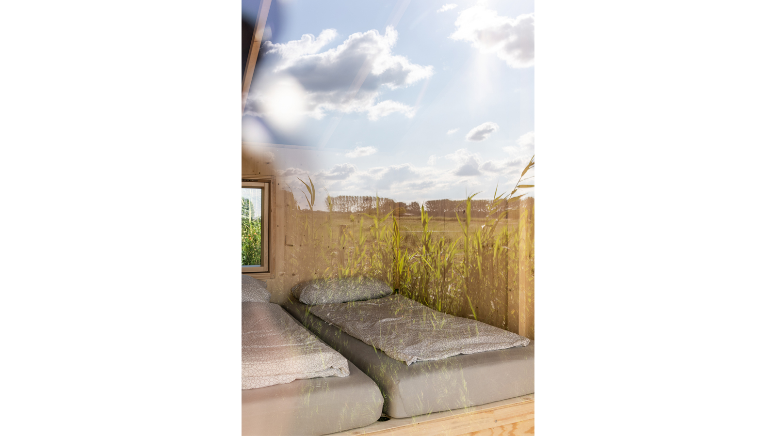 Doppelbett im Holzzelt in Linum