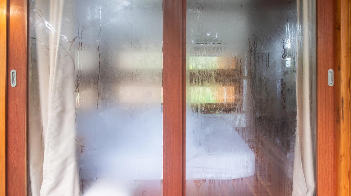 Beschlagene Fenster Luftfeuchtigkeit Schlafzimmer