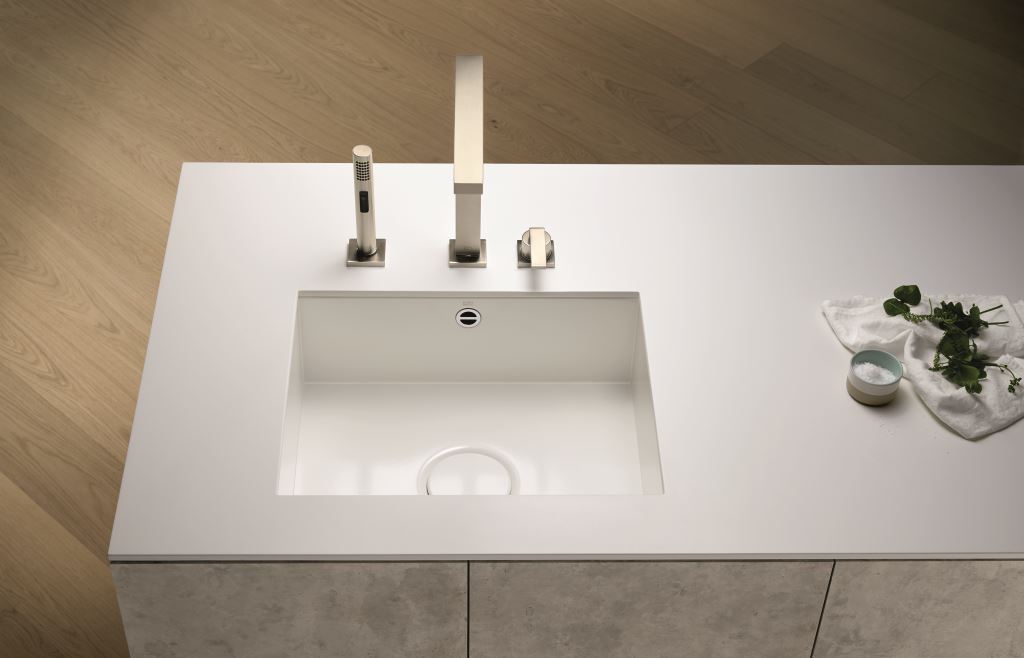Küchenbecken aus glasiertem Stahl