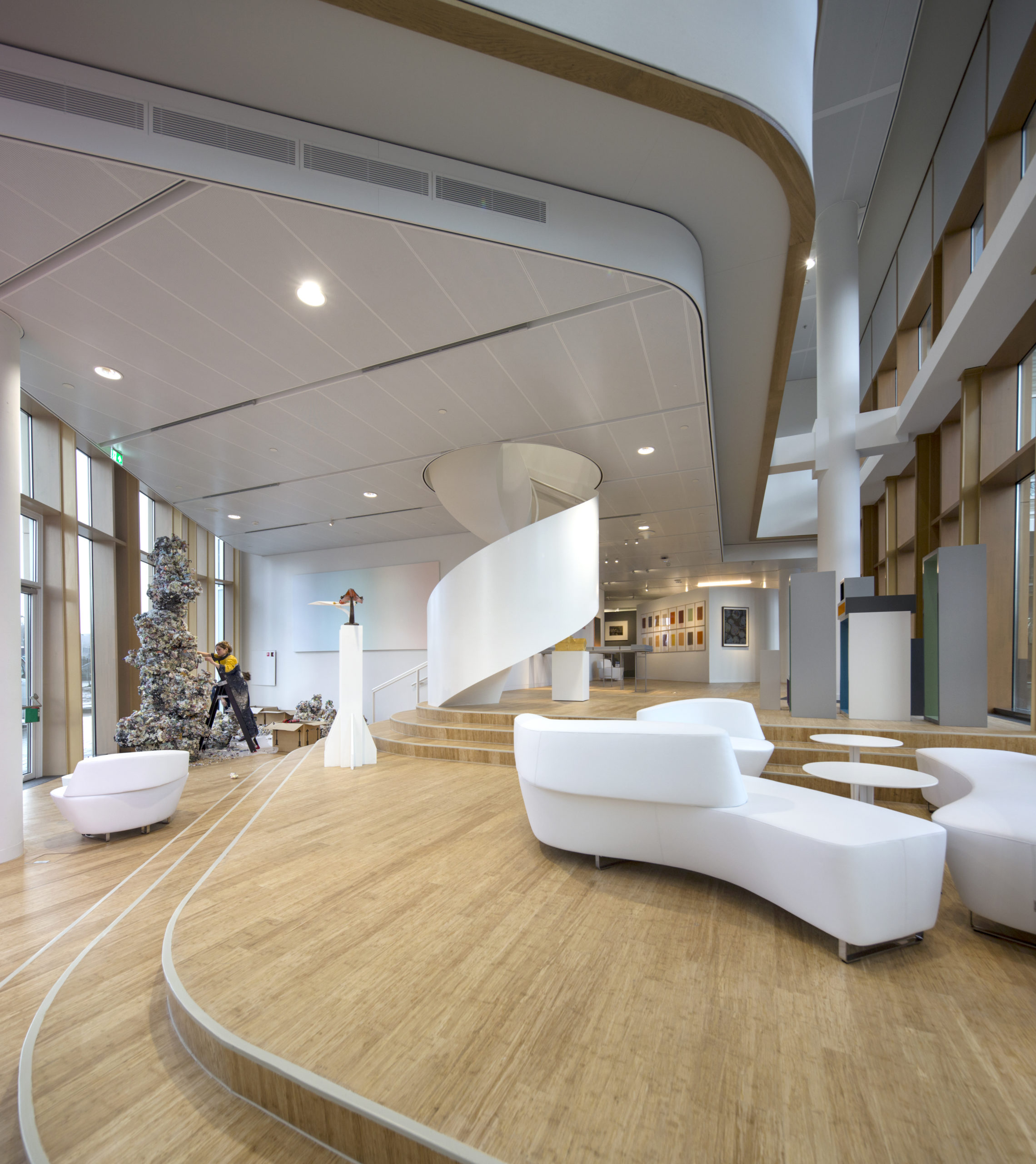Hotellobby mit Bambusparkett als Bodenbelag
