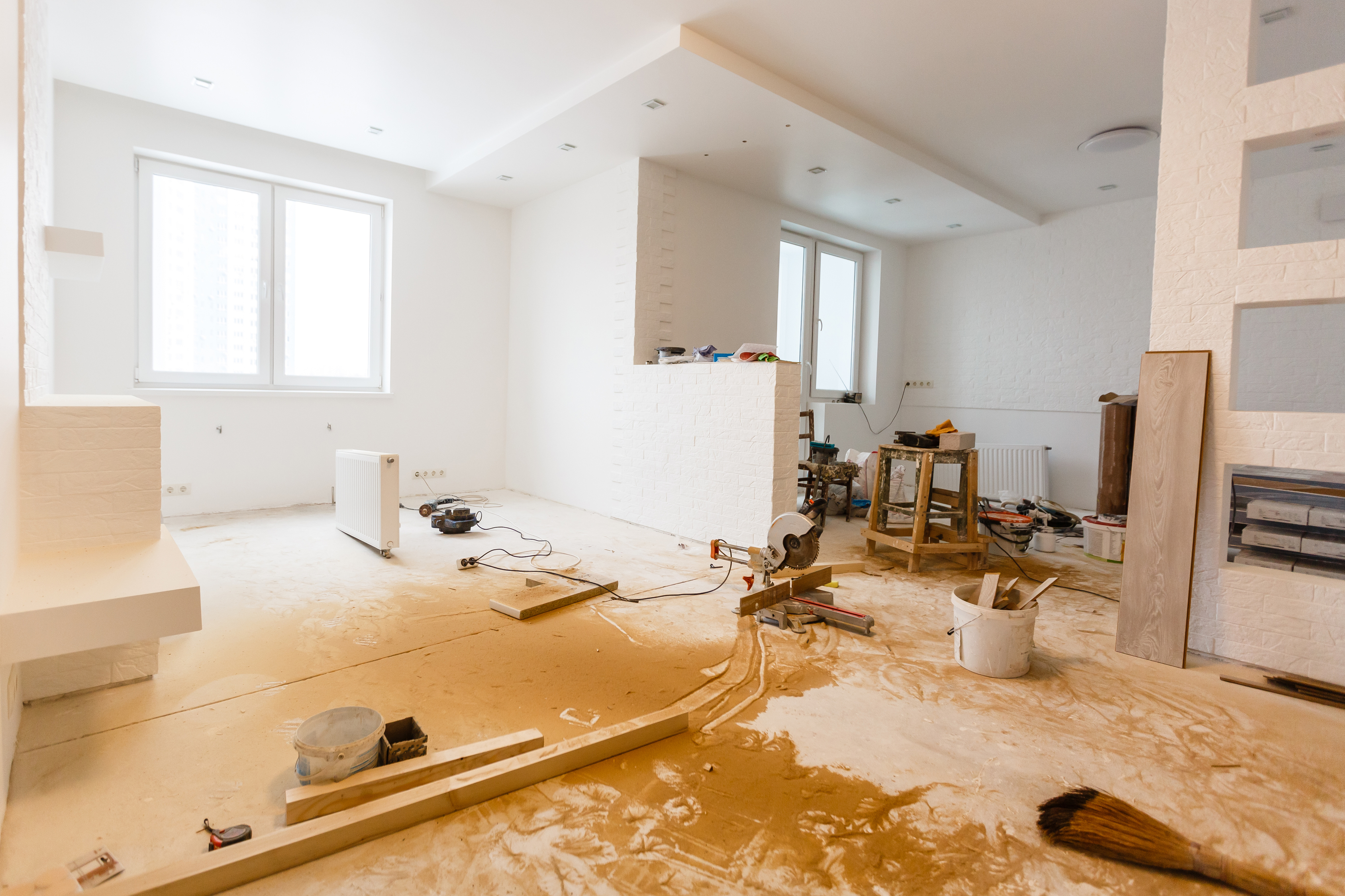 Staatliche Förderung für Bauherren: Modernisierungsarbeiten im Inneren eines Hauses