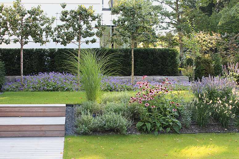 Ausgezeichnet: Neu gestalteter Garten am Starnberger See von Christiane von Burkersroda Gartendesign.