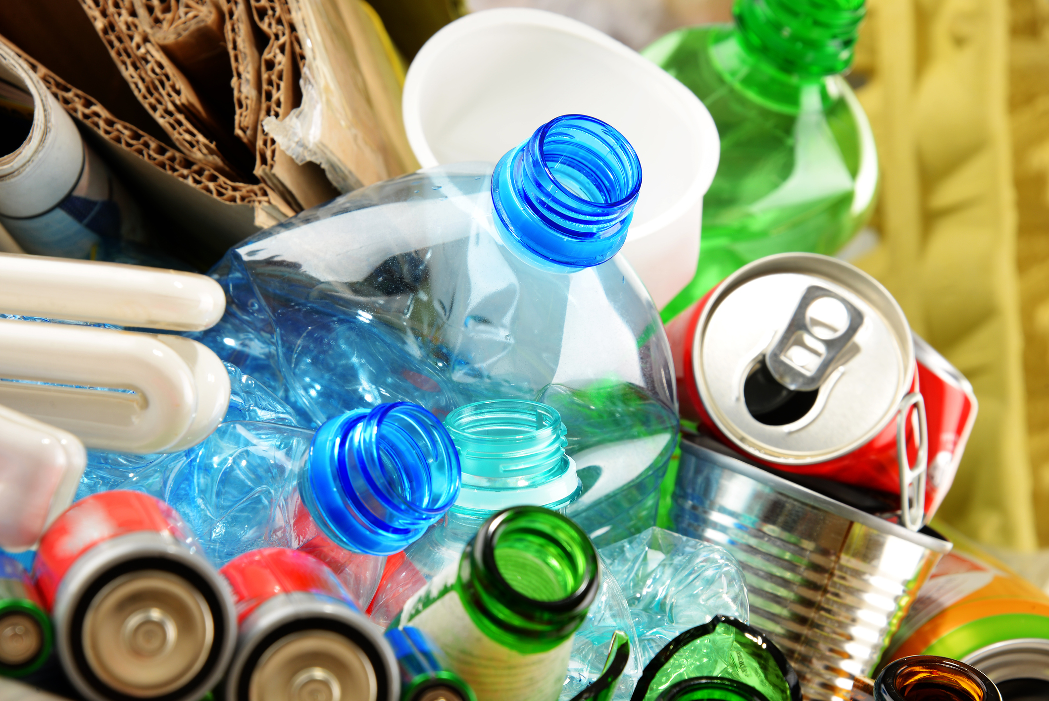 Altglas, Plastikflaschen und Dosen