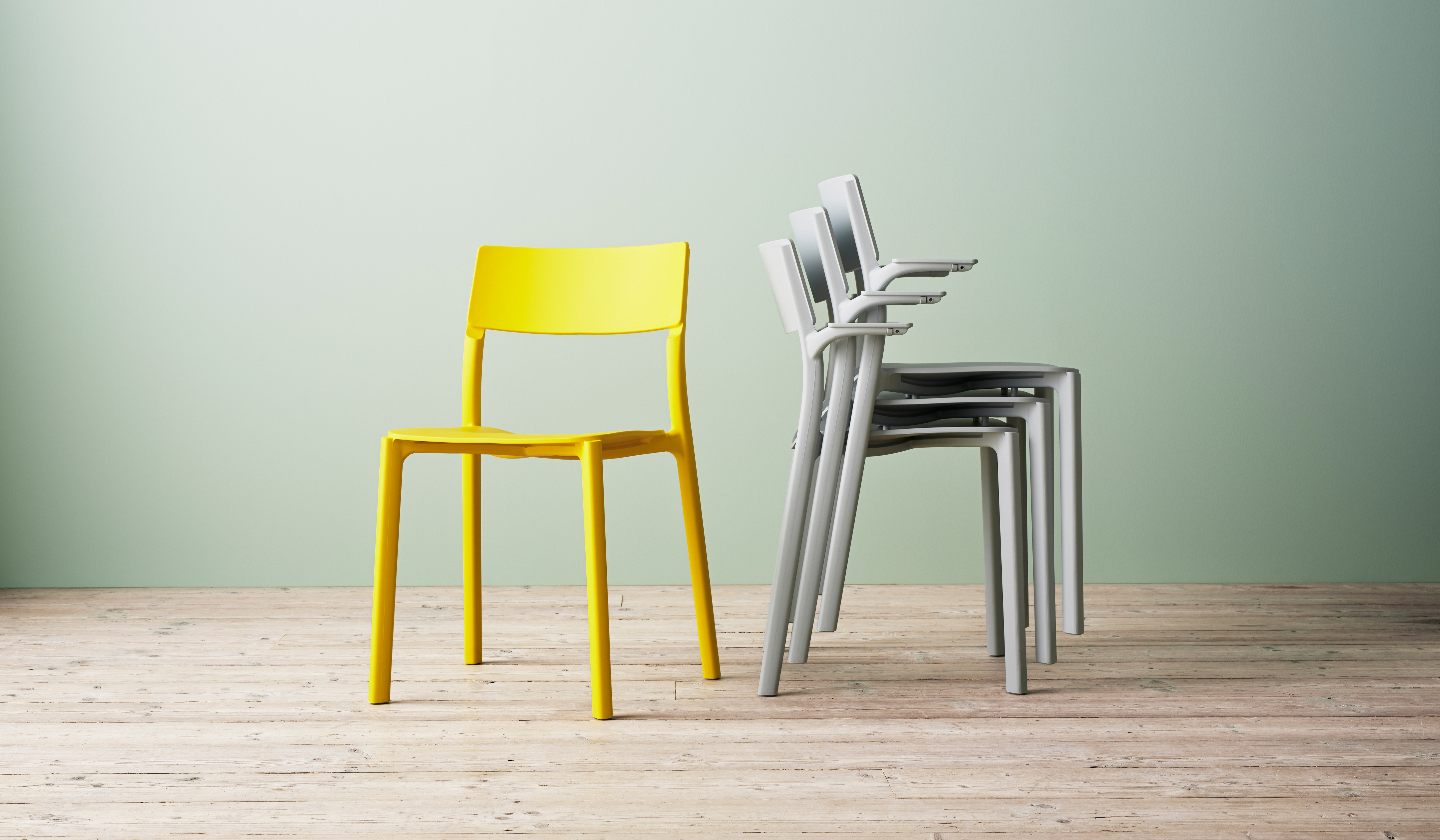 Stühle von Ikea in den Pantone-Trendfarben des Jahres 2021: Illuminating und Ultimate grey