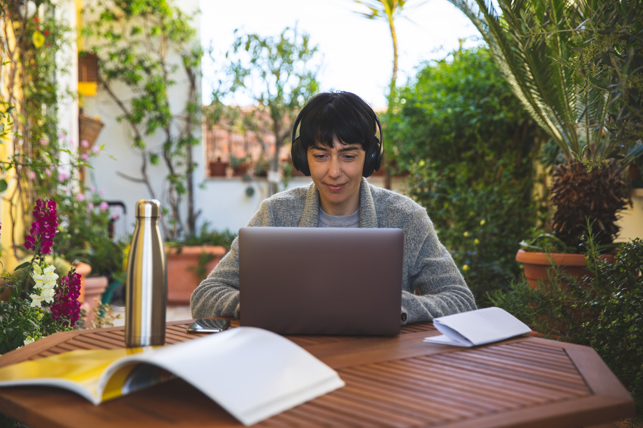 Gartenbüro So richtet ihr euch ein Homeoffice im Garten ein