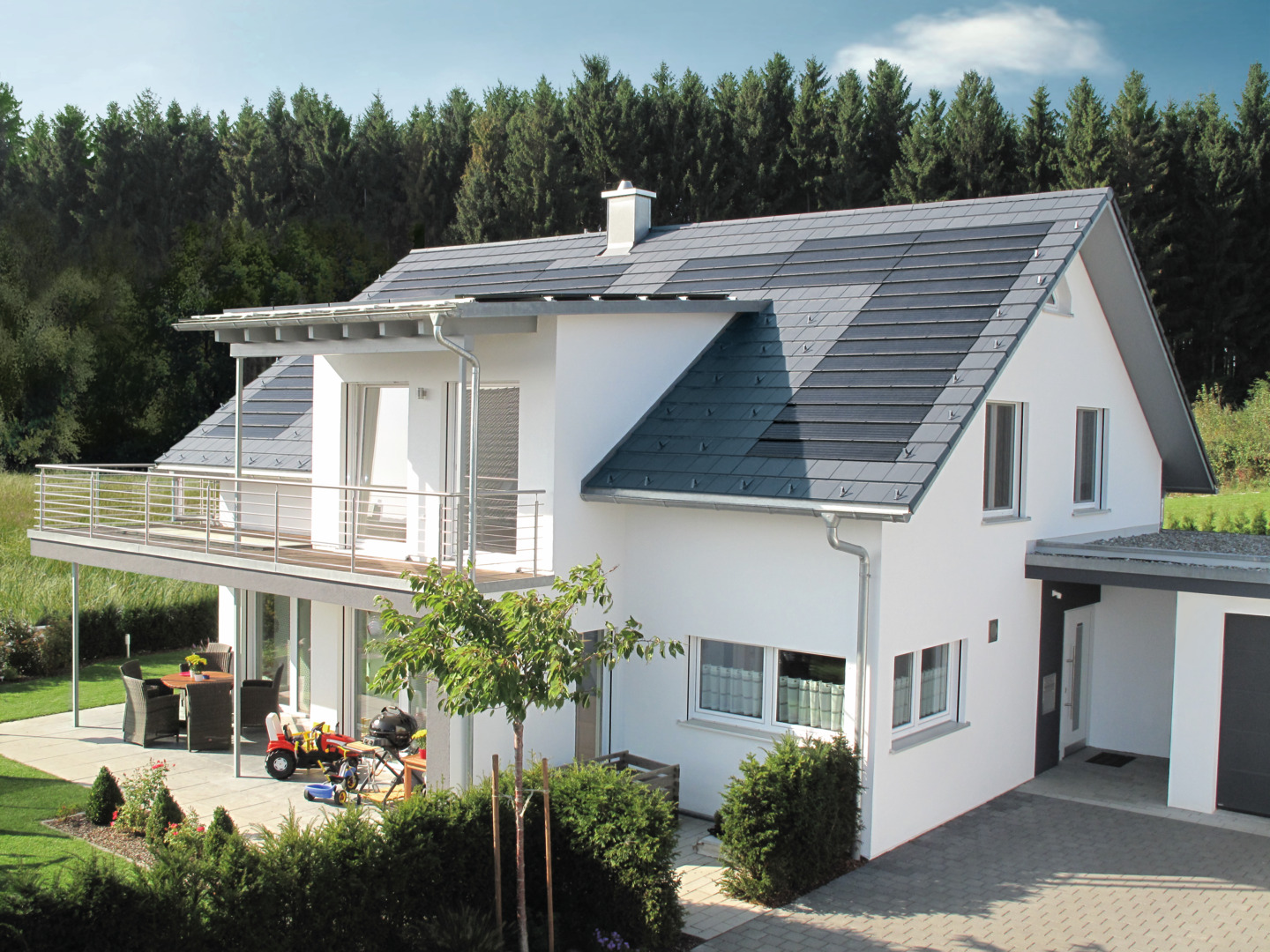 Solardachziegel: Photovoltaik-Indach-System PV Premium von Braas, hier in Kombination mit dem Dachpfannenmodell Tegalit.