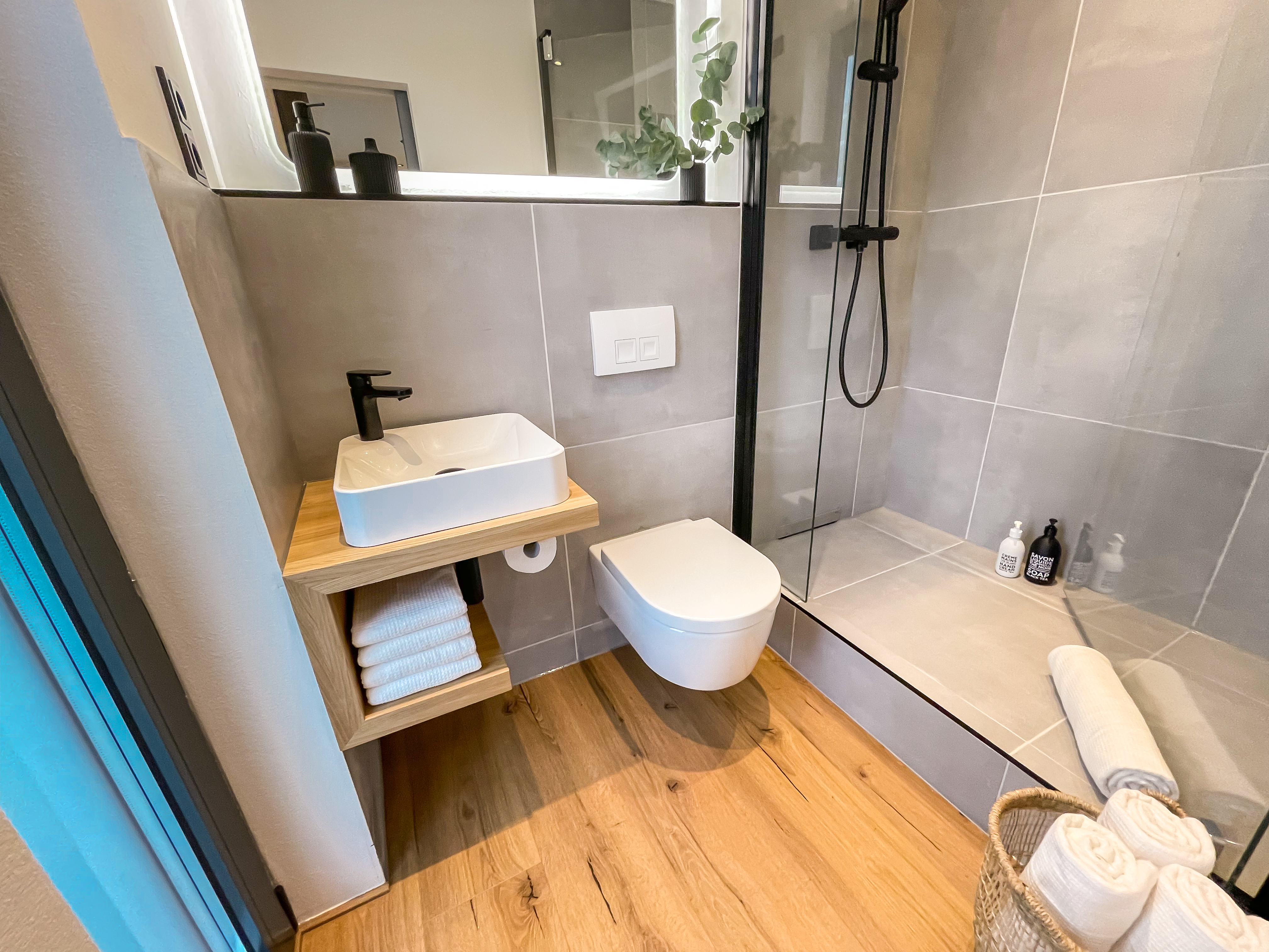 Blick in das Badezimmer des Minihaus Bloxs