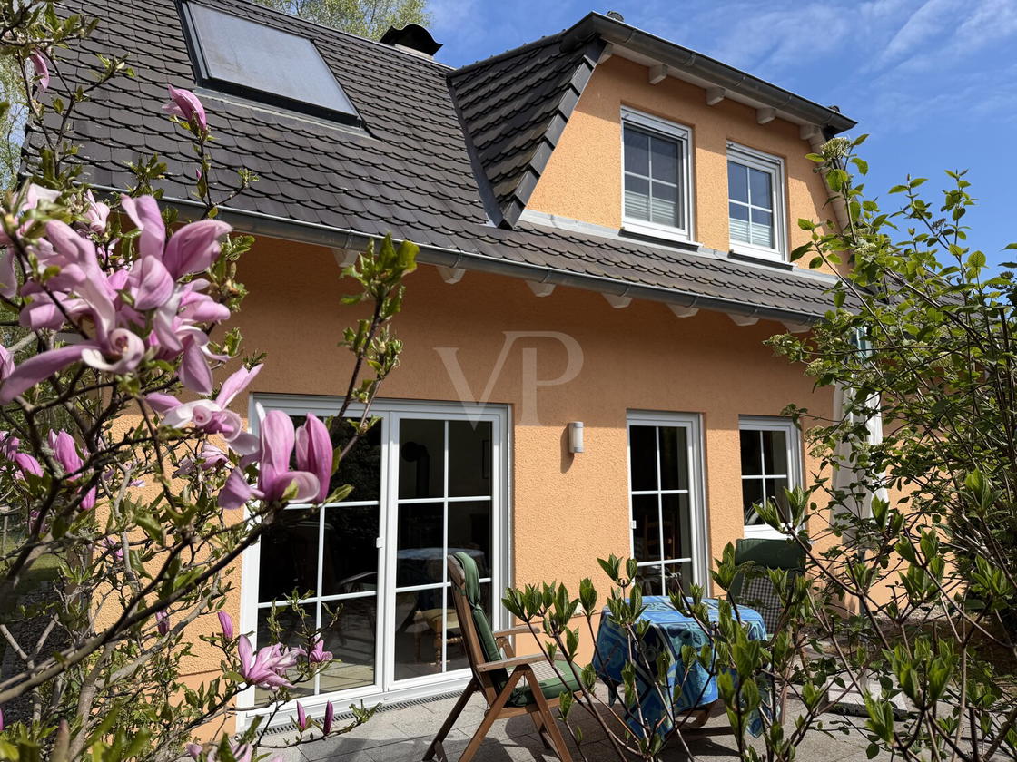 Südansicht mit Terrasse