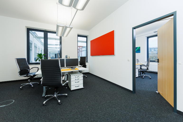 Büro-Suite (2 Räume mit Verbindungstür) für 8 Personen