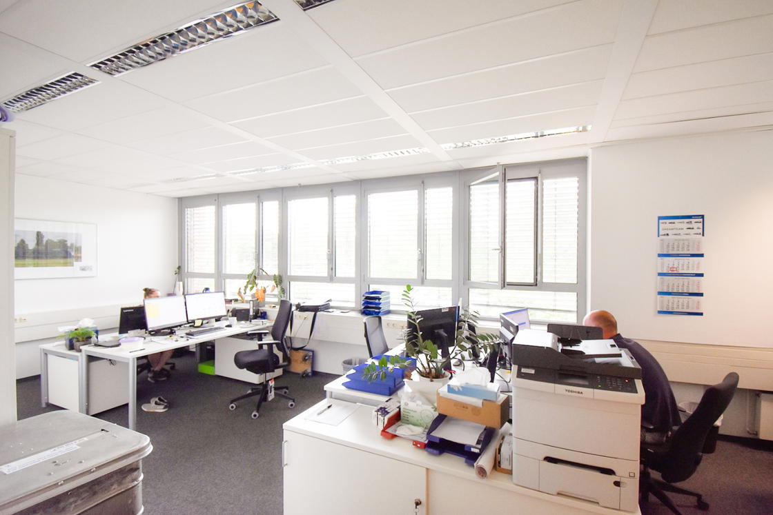 Büro groß