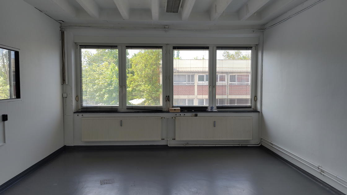 Biologielabor im Aufbau