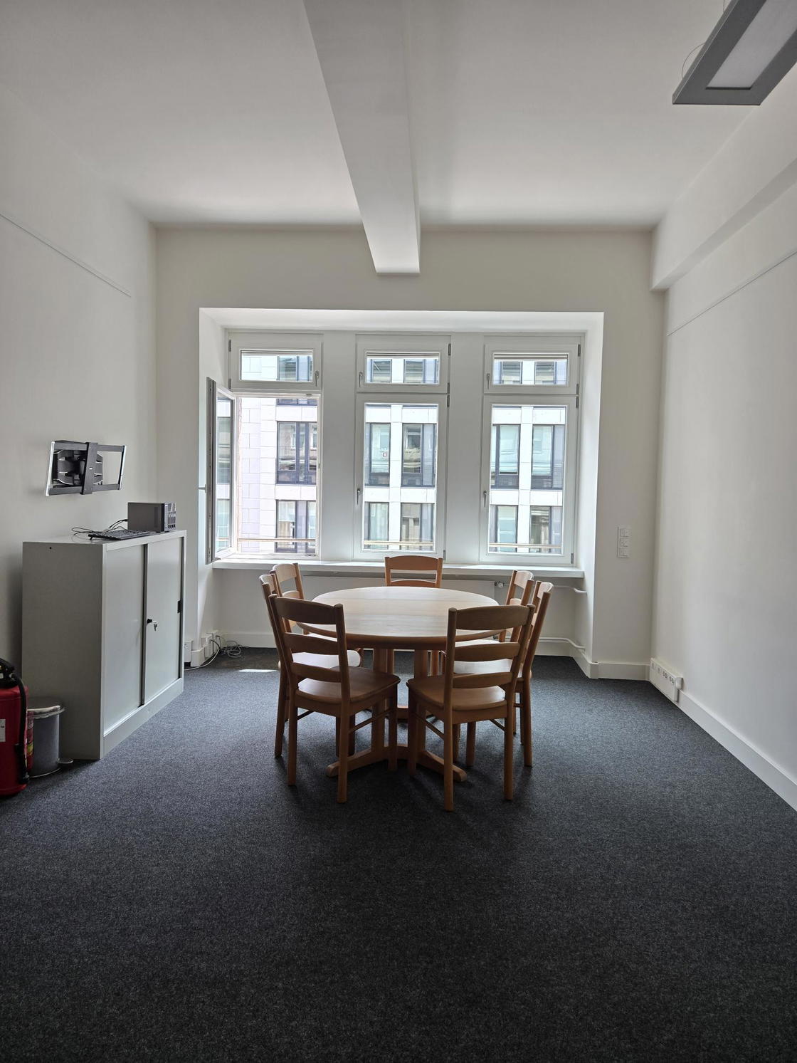 Büro max. 6 Arbeitsplätze (unmöbliert)