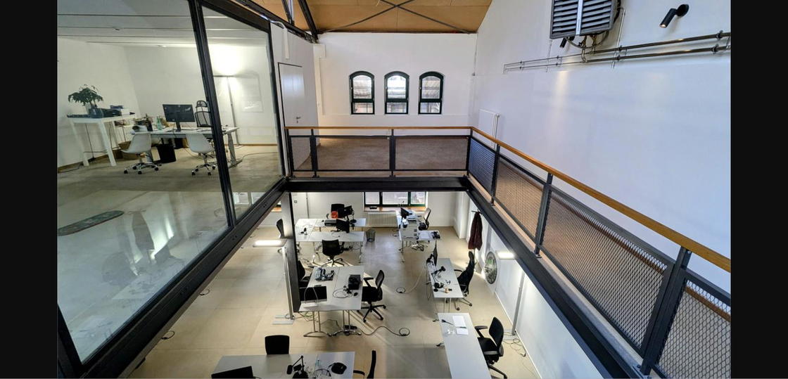 Shared Desk Arbeitsplaetze im Kreativ-Loft