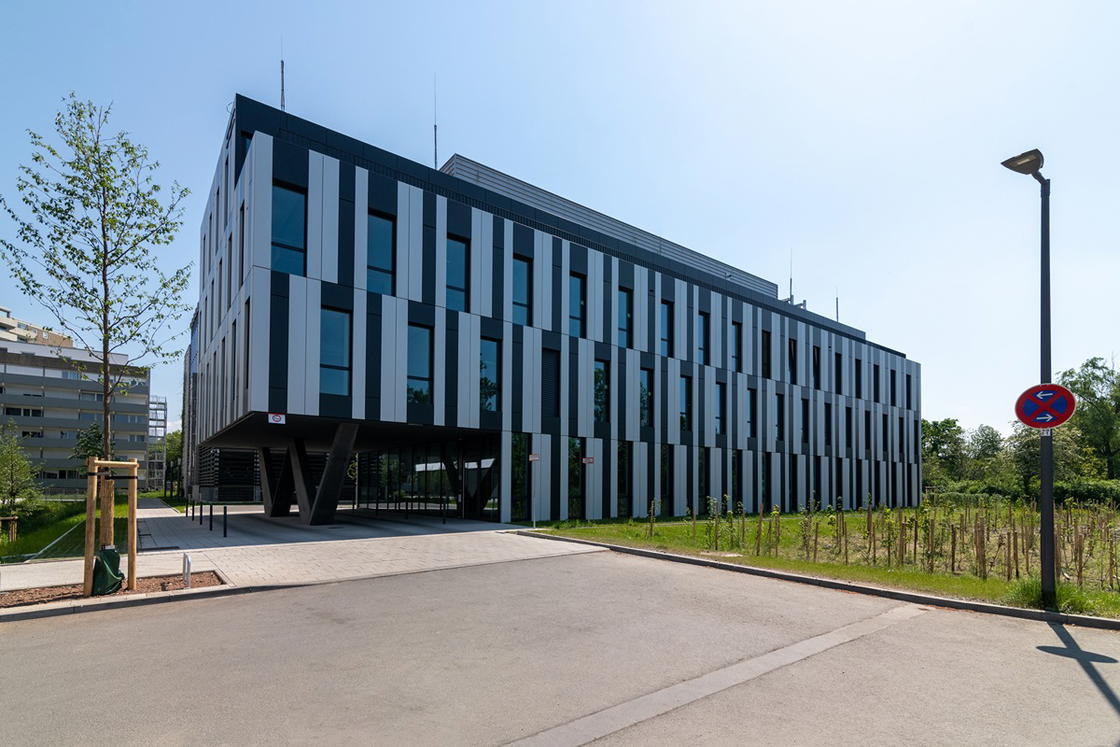 Regus_Kaiserlei_5504_OffenbachAmMain_Germany_BuildingExterior.jpg