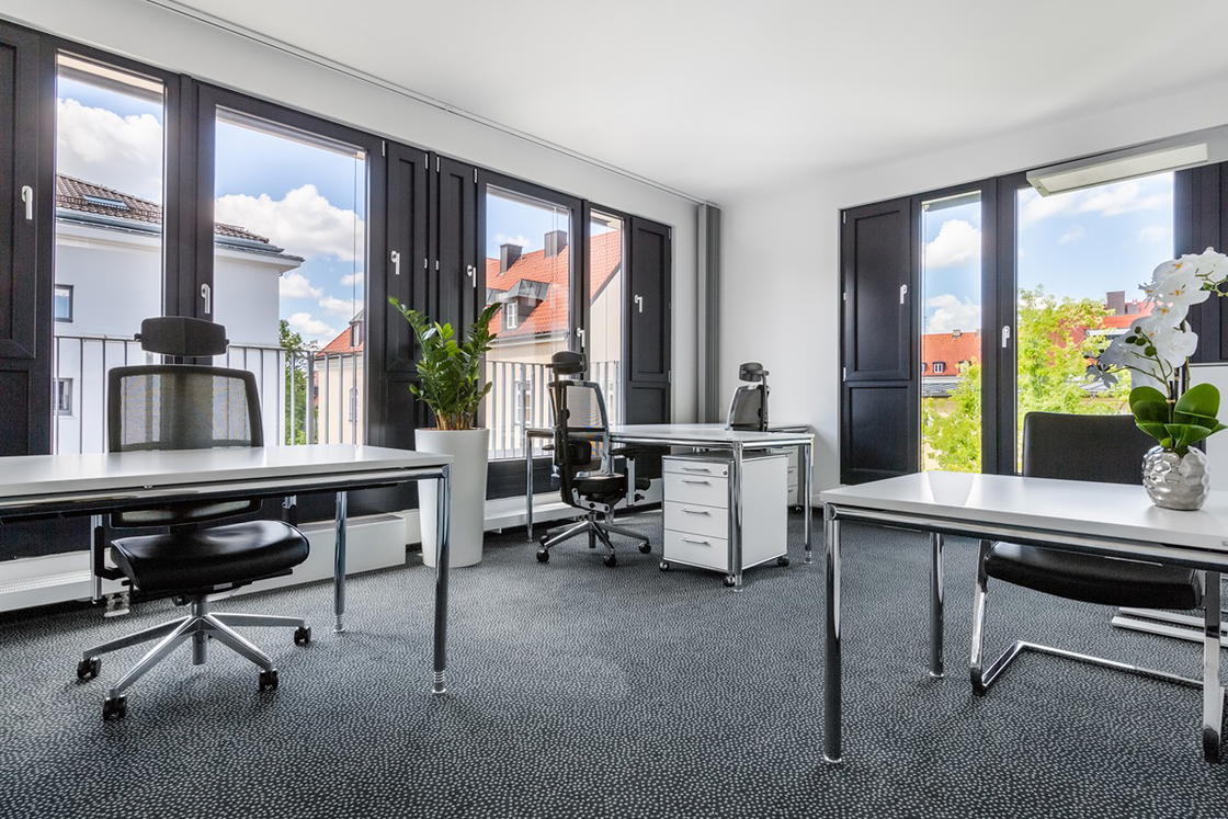 Regus_P2_standard_MUNICH, Leopoldstrasse (2751)_GE_LargeOffice.jpg