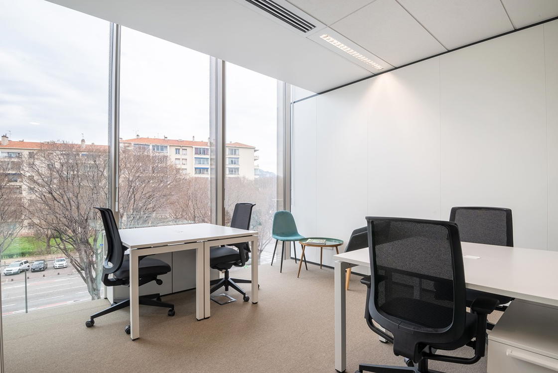 Spaces 132 Boulevard Michelet 5780 Marseille France Large Office 1.jpg