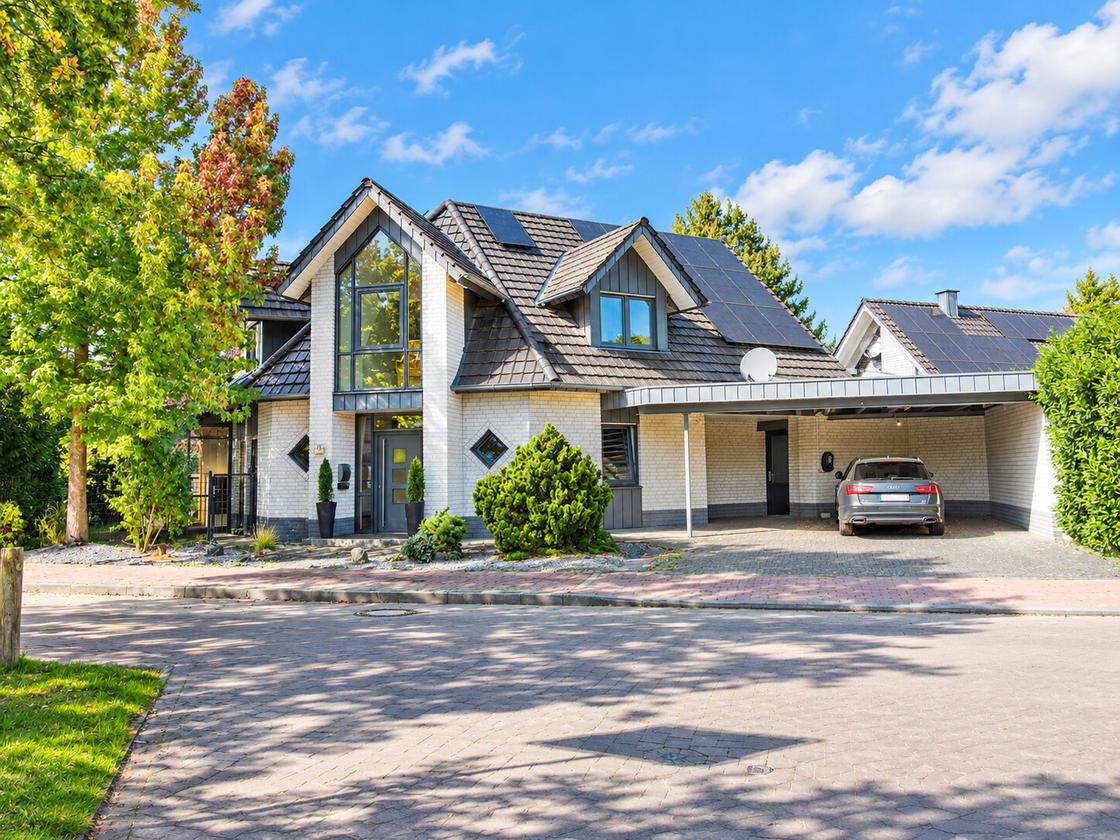 Einfamilienhaus mit Carport