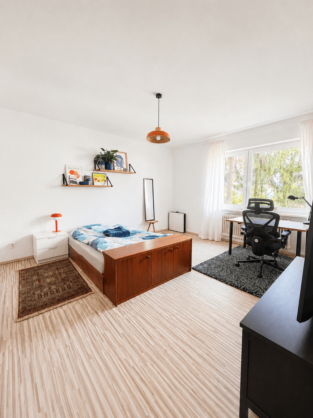 Geräumiges Schlafzimmer
