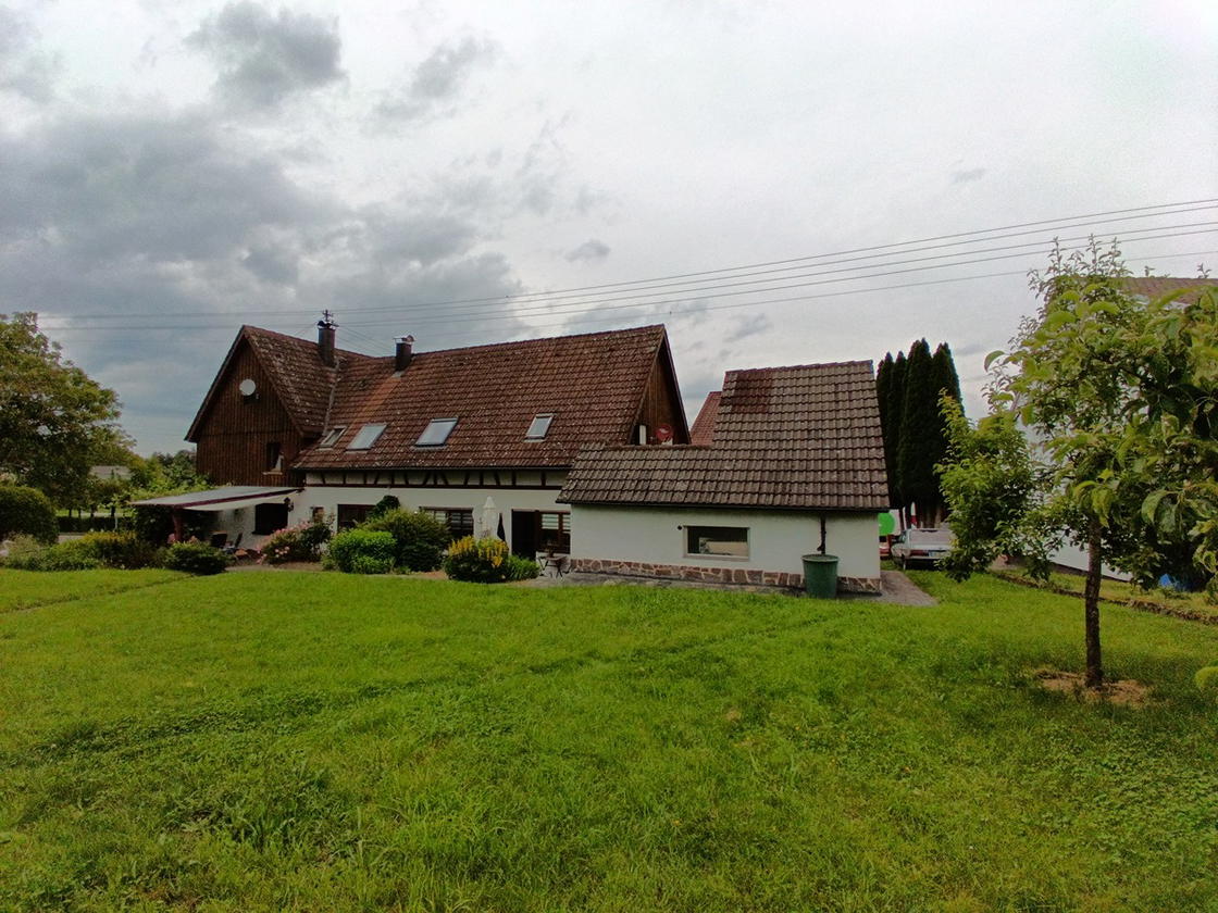 01a - Haus - Gesamtansicht - Süd - hinten -.jpg