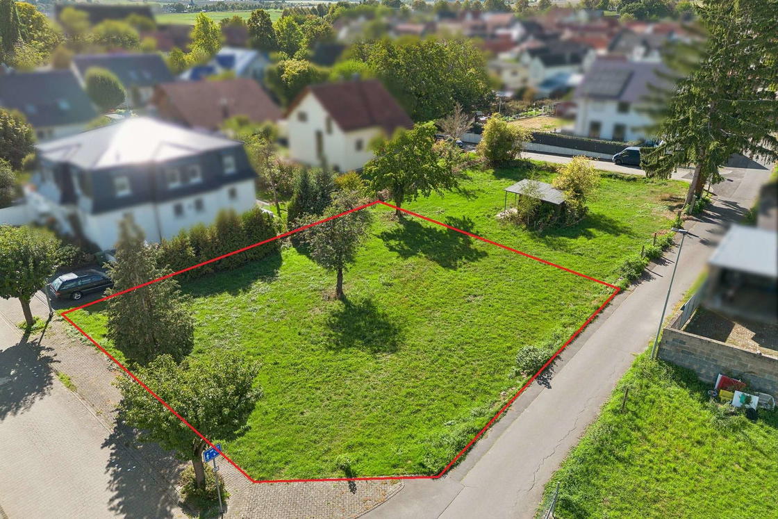 Sonniges Baugrundstück: Am Flachsbach 1