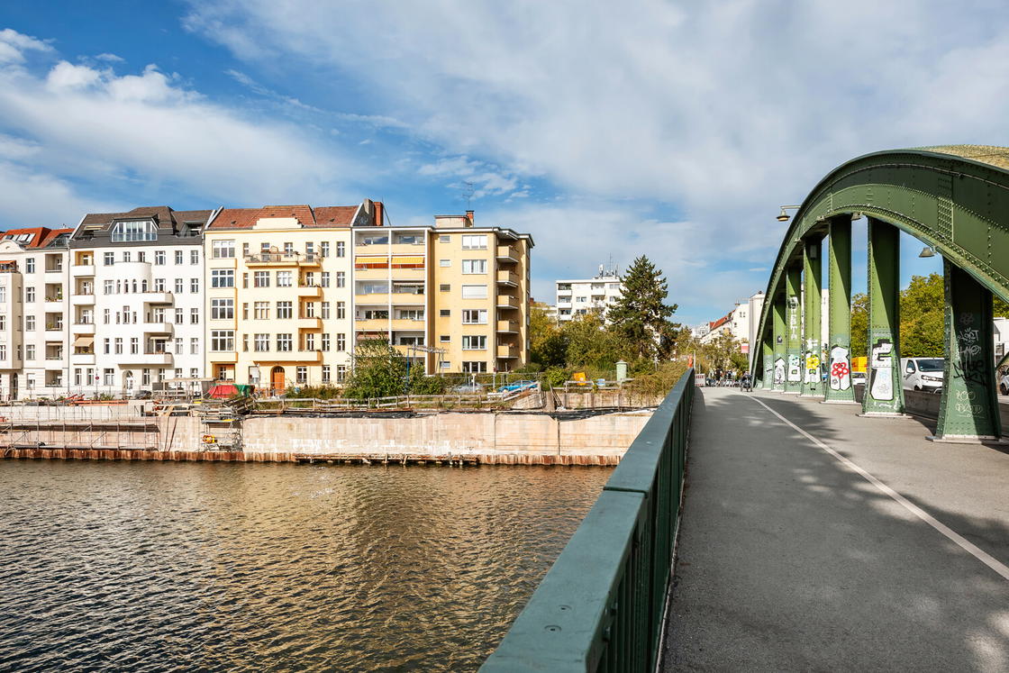 Vor der Spree und hinter dem Schloß