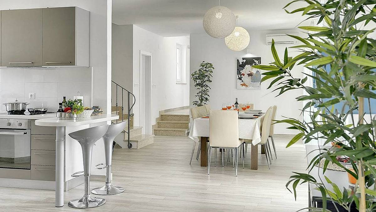 Küche mit Essbereich