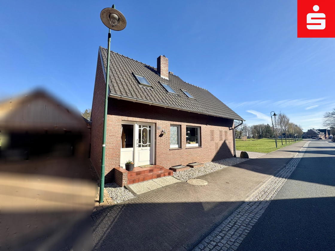 Straßenansicht von vorn
