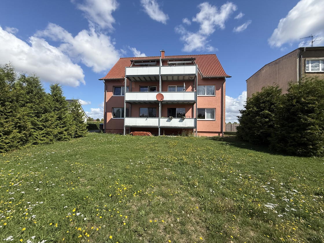 Rückseite des Hauses mit Balkonen