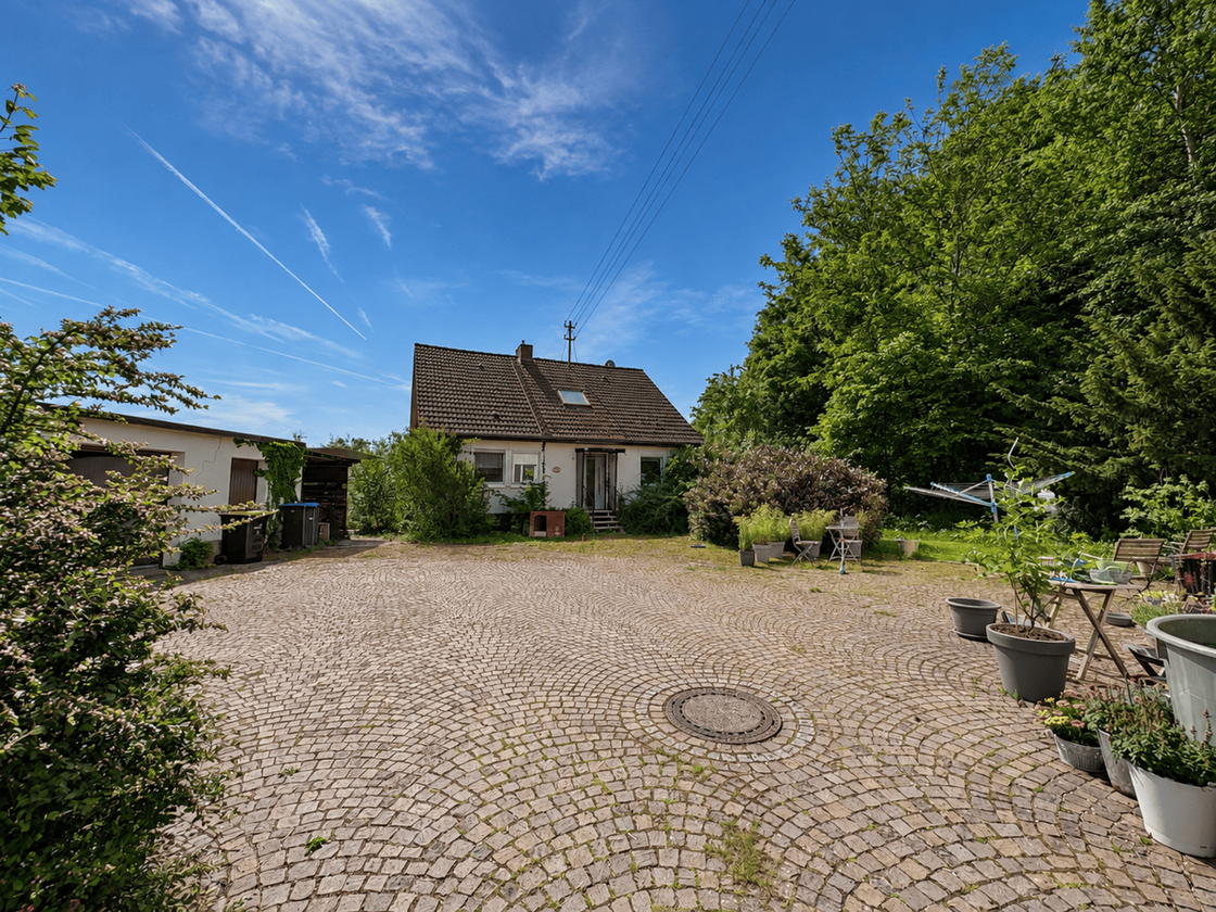 sonniger Innenhof