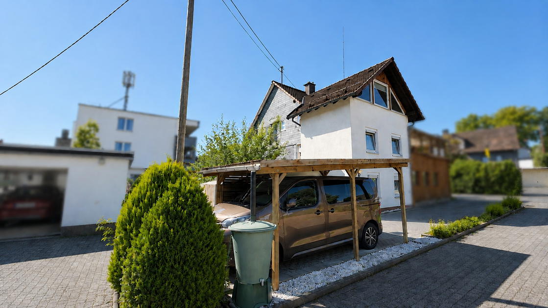 Haupteingang & Carport
