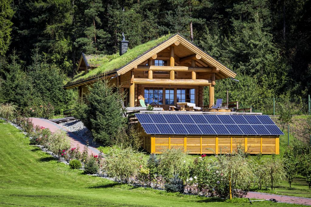 Nachhaltig gebautes Holzhaus mit Solaranlage