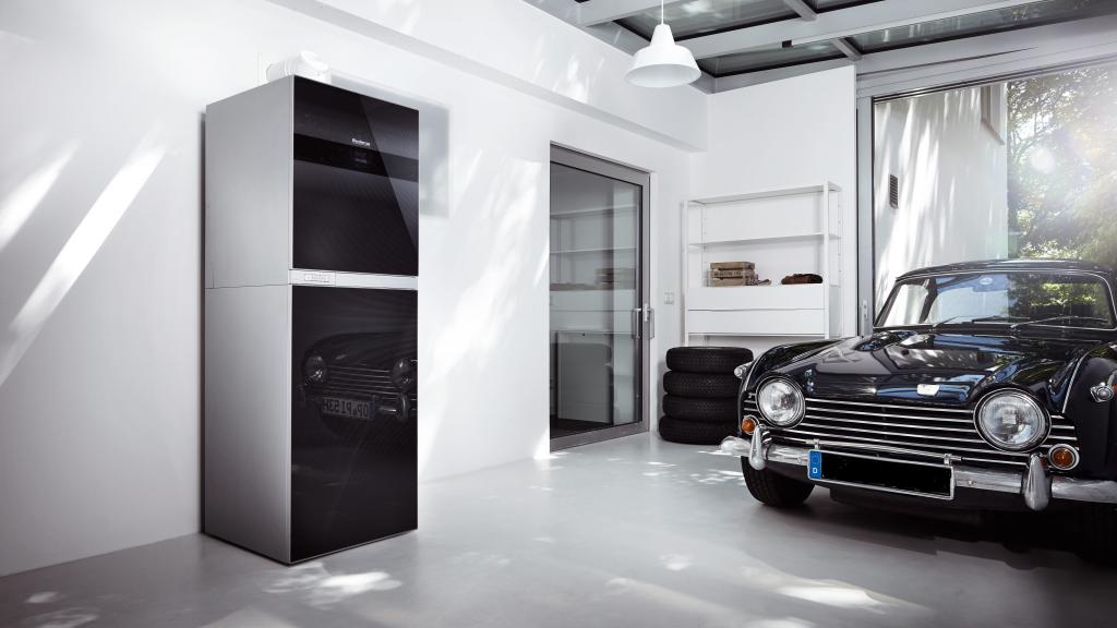 Neue Heizung: Moderne Garage mit aufgestelltem Gas-Brennwertkessel