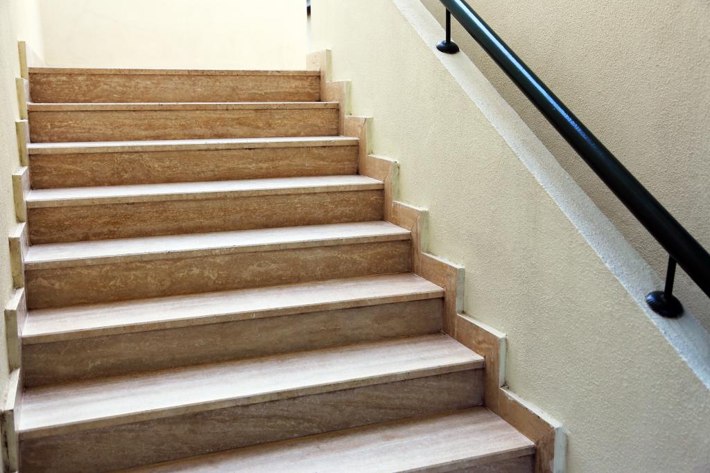 Steintreppe in einem Altbau