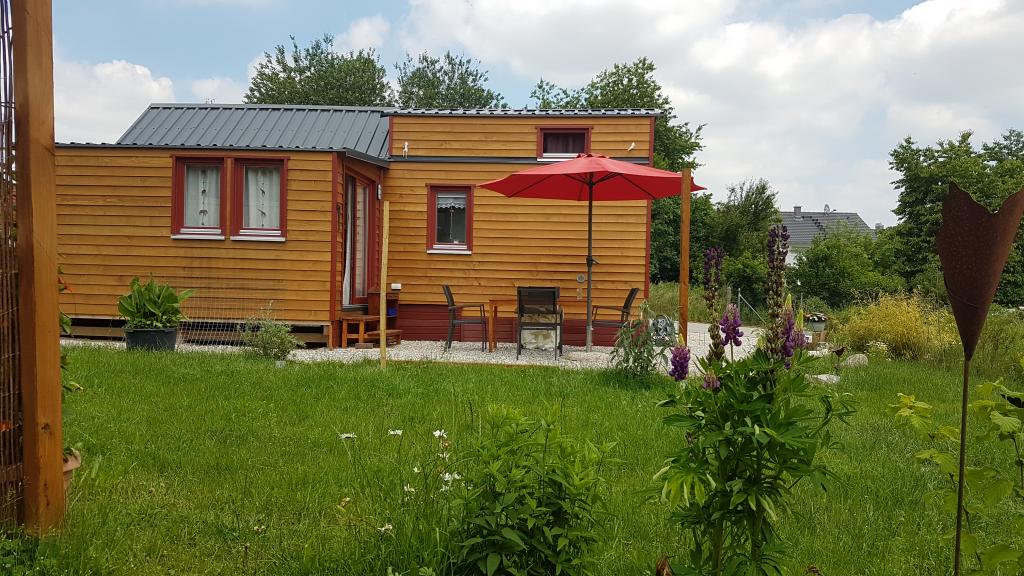 Tiny House mit Anbau, Terrasse und Garten