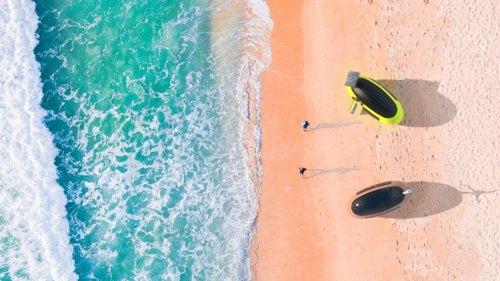 Die Ecocapsule Space am Strand