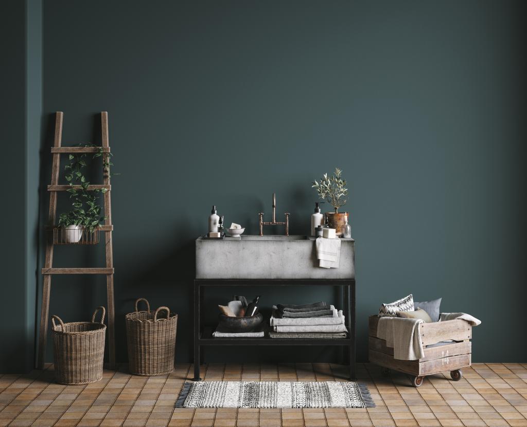 Badezimmer mit grüner Wand und Betonwaschbecken