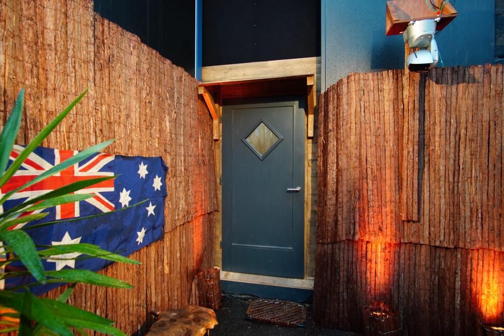 "Ich bin ein Star - Die große Dschungelshow": Eingang des Tiny Houses in Köln-Hürth.