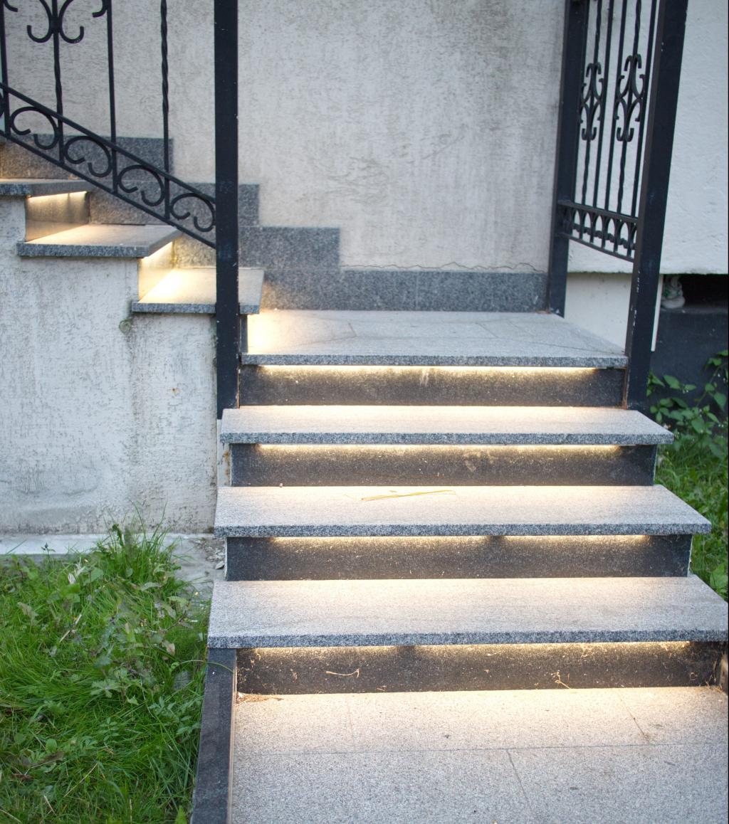 Eingangstreppe mit Lichteffekten