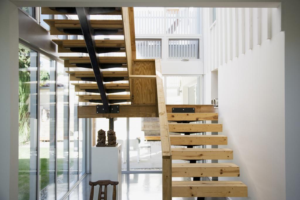 Freitragende Treppe aus Holz