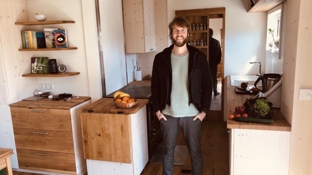 Michael Mey in seinem Tiny House