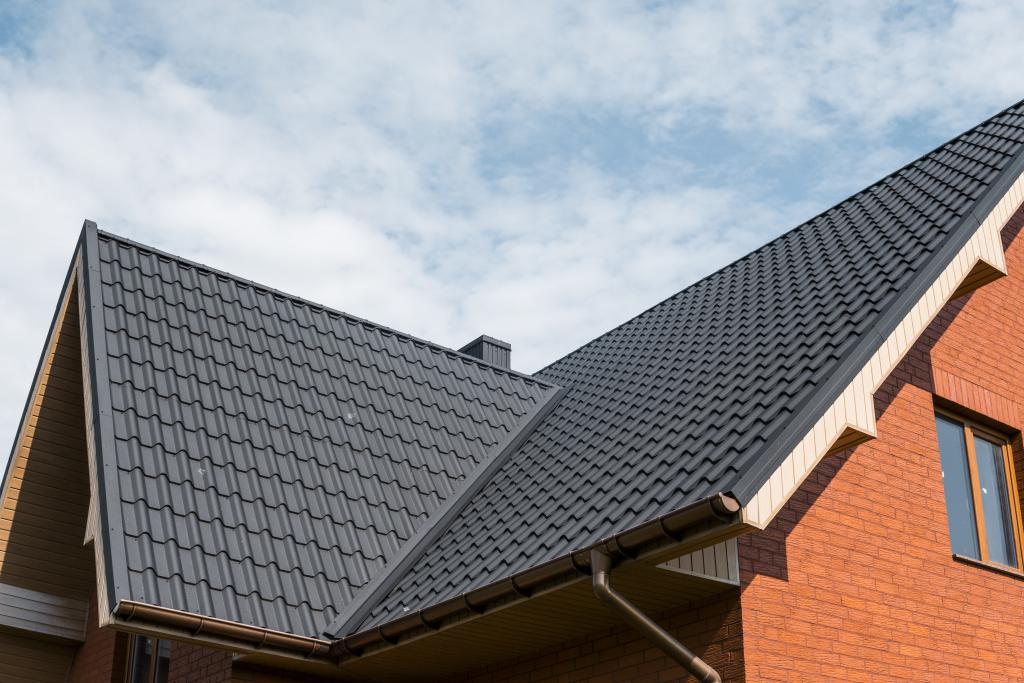 Hausdach mit Dachziegeln