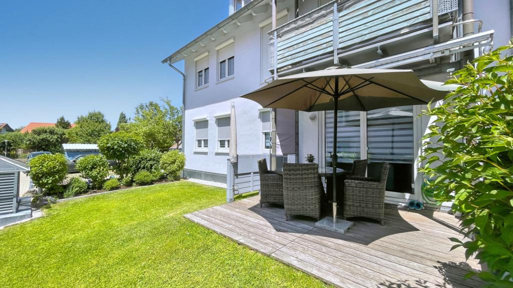 Terrasse mit Gartenanteil 