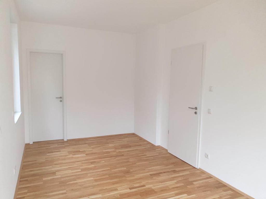 Teilansicht Schlafzimmer (3)