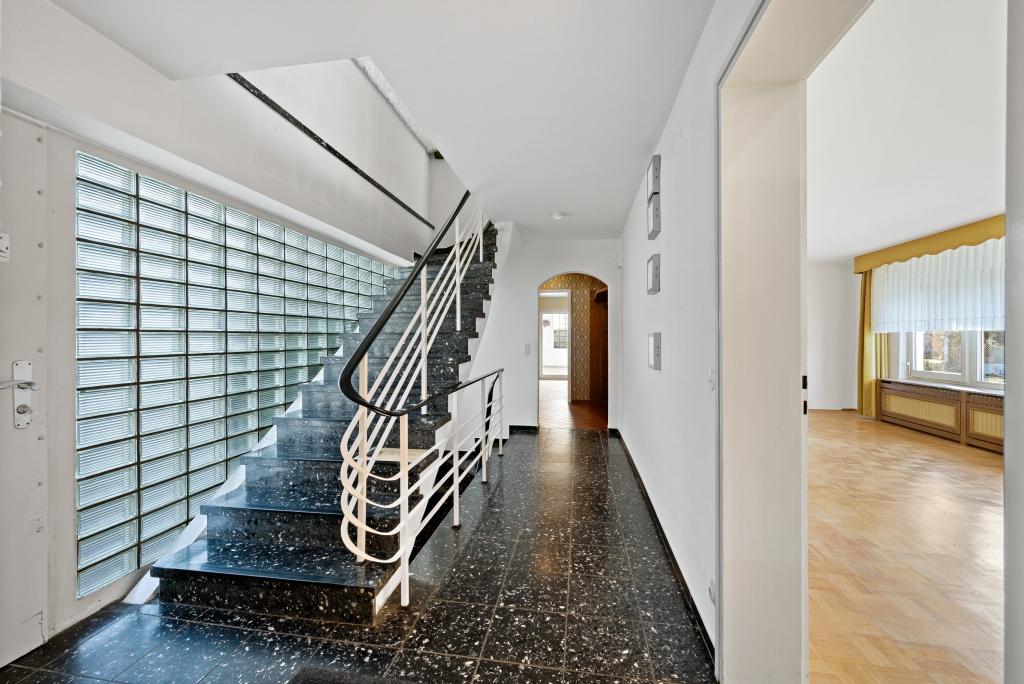 Treppenhaus und Eingang