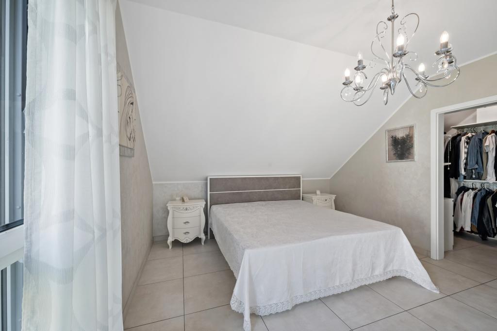 Schlafzimmer DG